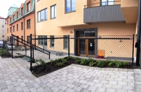 Villastängsel kallas även gunnebostängsel och flätverksstängsel